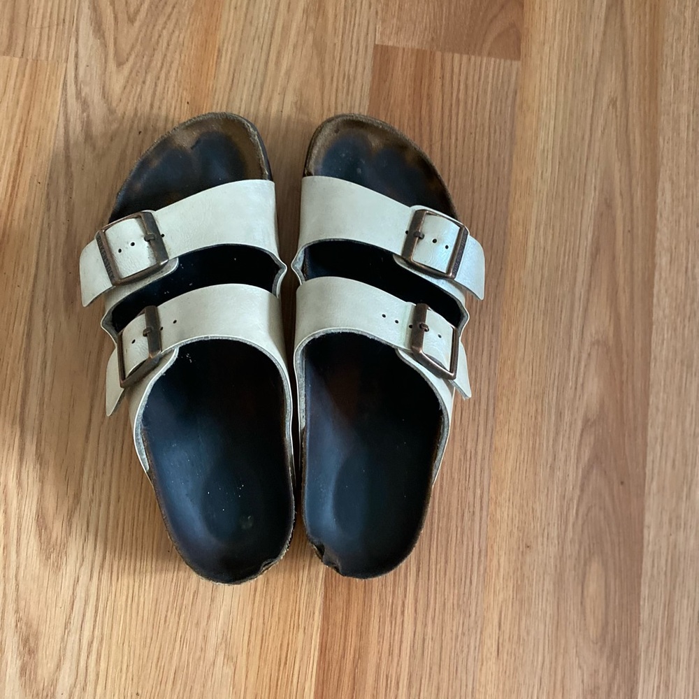 White pearl Arizona Birkenstock. Size 40.